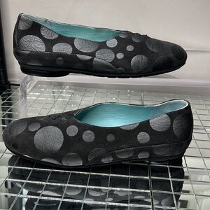 Thierry Rabotin Sz 37 Charcoal Gray Leather Suede Elastic Vamp Flat Shoes